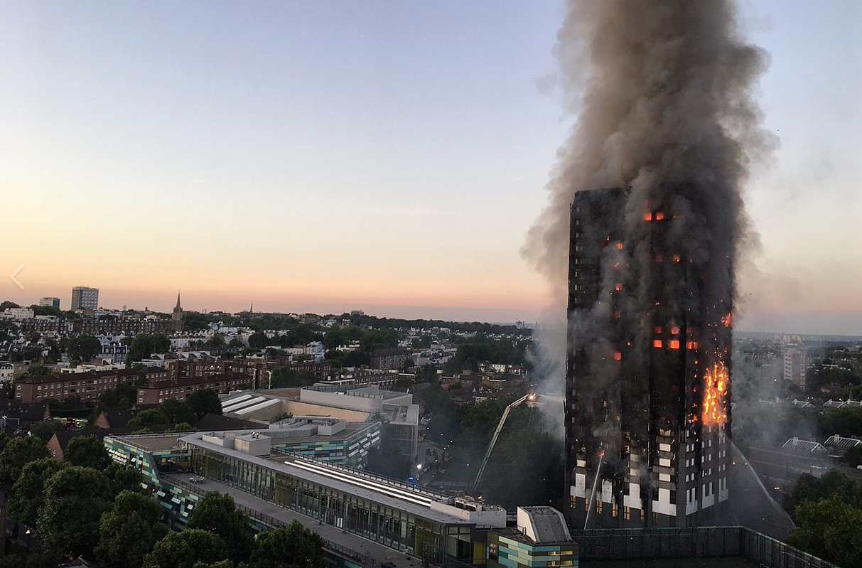 Sterk kritikk mot brannvesenet etter Grenfell Tower-brannen