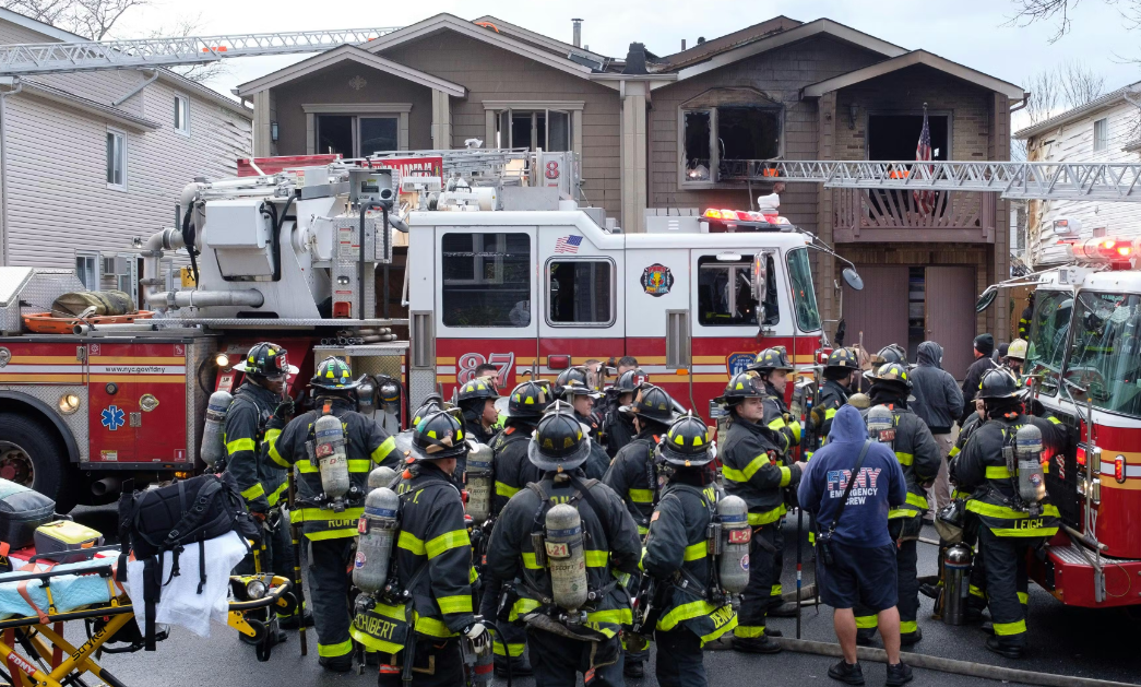 New York: Ble skadet under brann, saksøker arbeidsgiver og kommunen.