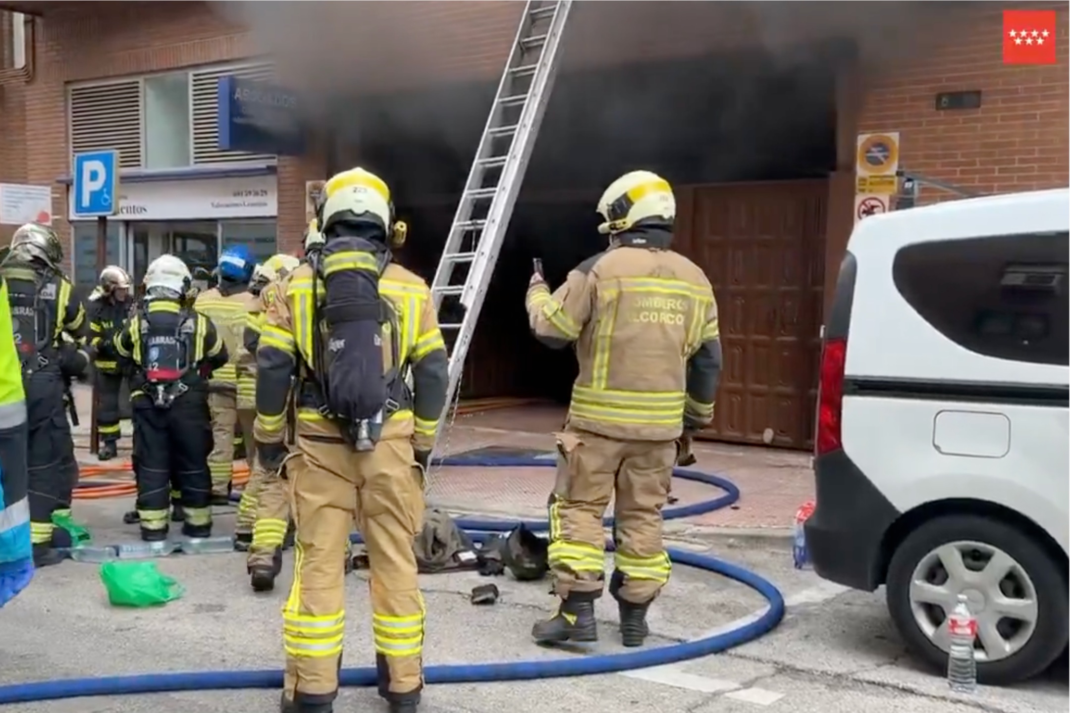 Spania: To brannmenn omkom under brann i parkeringshus. Spania: To brannmenn omkom under brann i parkeringshus.