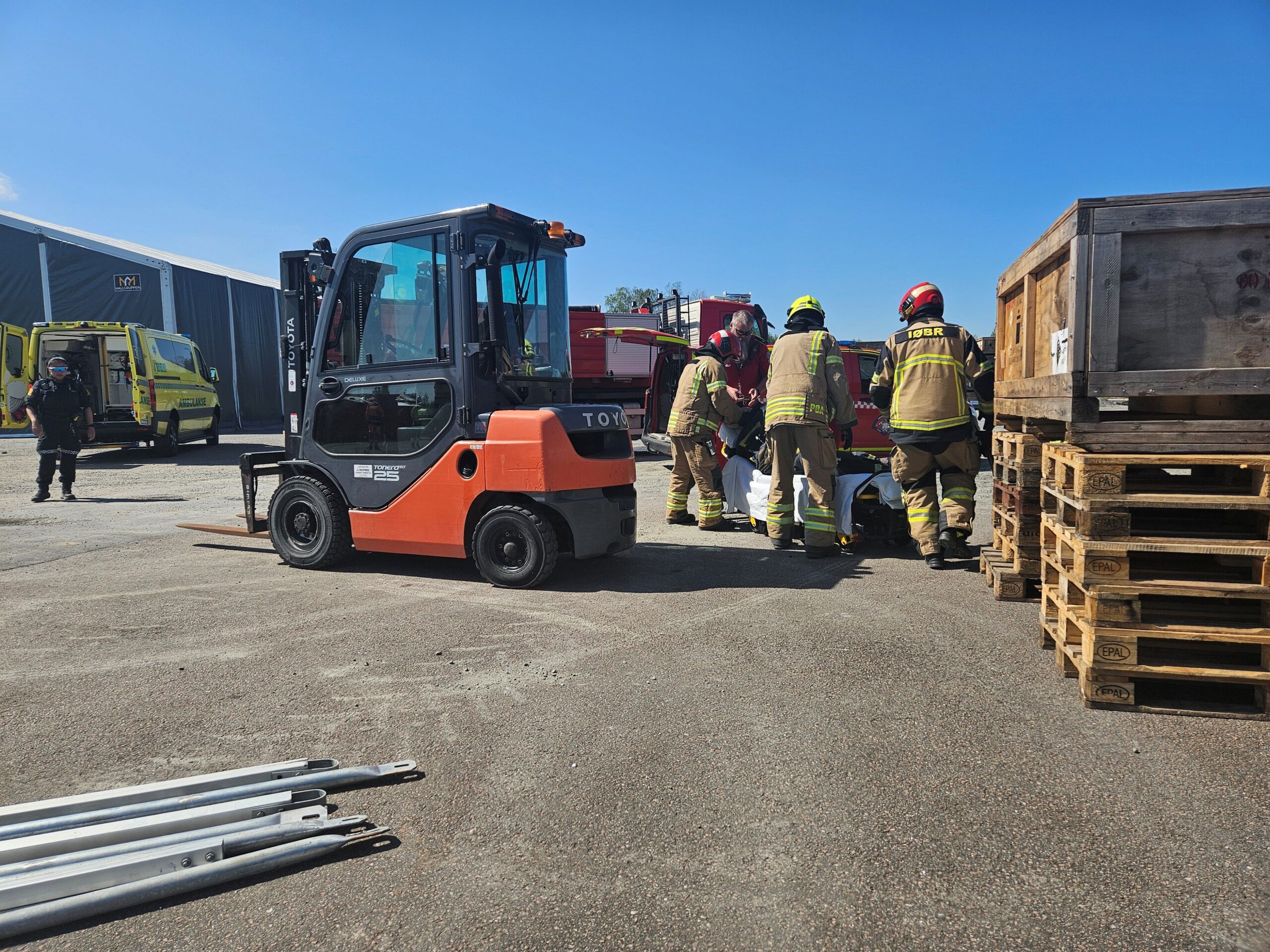 LANGVARIG INNSATS MOT LAGER MED ELBIL-BATTERIER LANGVARIG INNSATS MOT LAGER MED ELBIL-BATTERIER