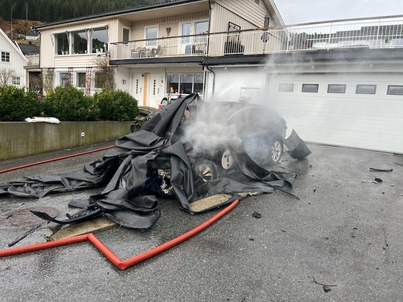 EKSPLOSJON ETTER BRUK AV BRANNTEPPE EKSPLOSJON ETTER BRUK AV BRANNTEPPE