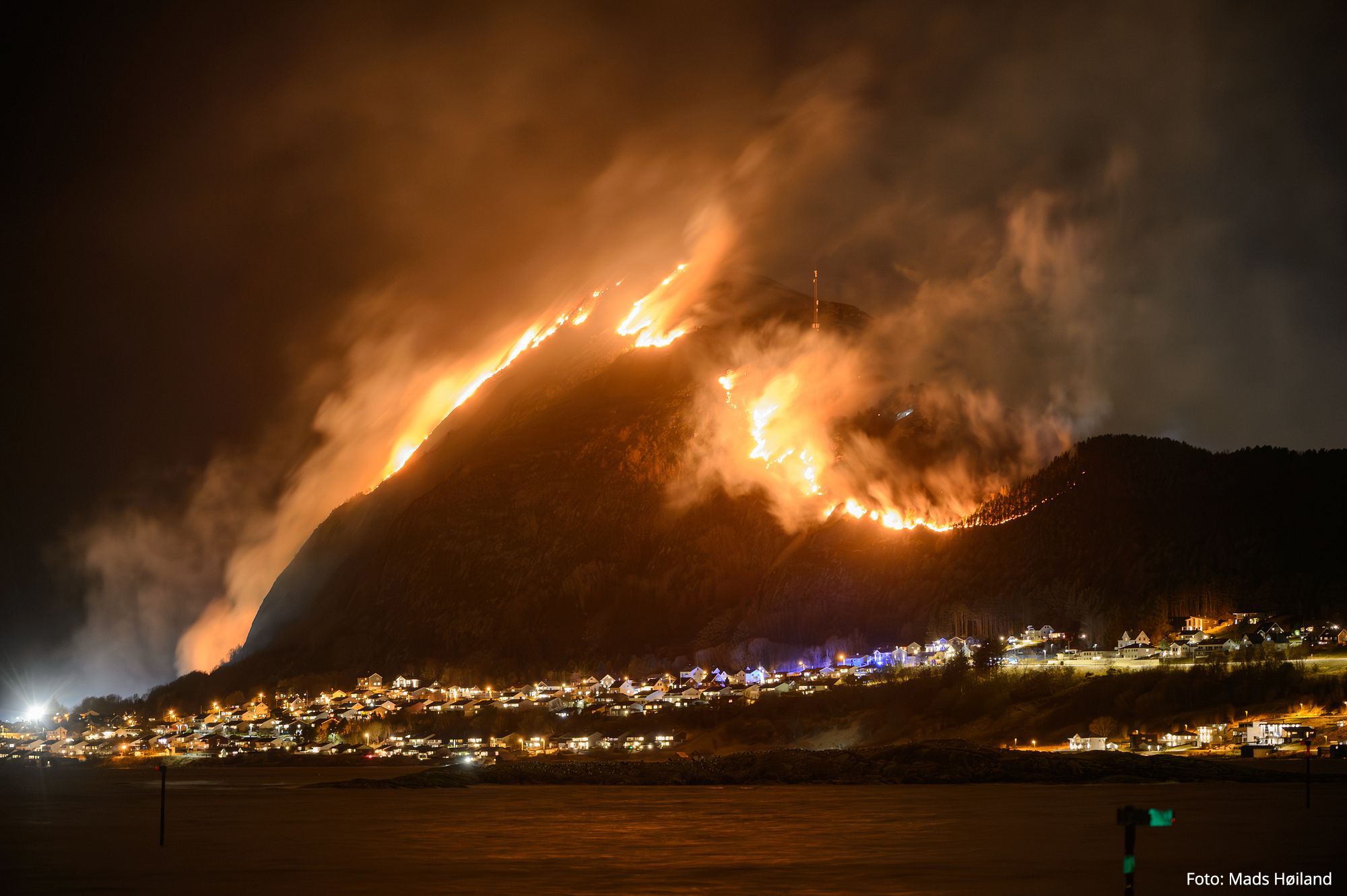 STORE RESSURSER I INNSATS VED TERRENGBRANNEN I ÅLESUND 